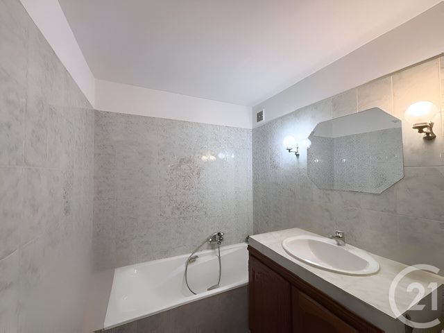 maison à vendre - 5 pièces - 126.0 m2 - PEYMEINADE - 06 - PROVENCE-ALPES-COTE-D-AZUR - Century 21 Côté Ouest